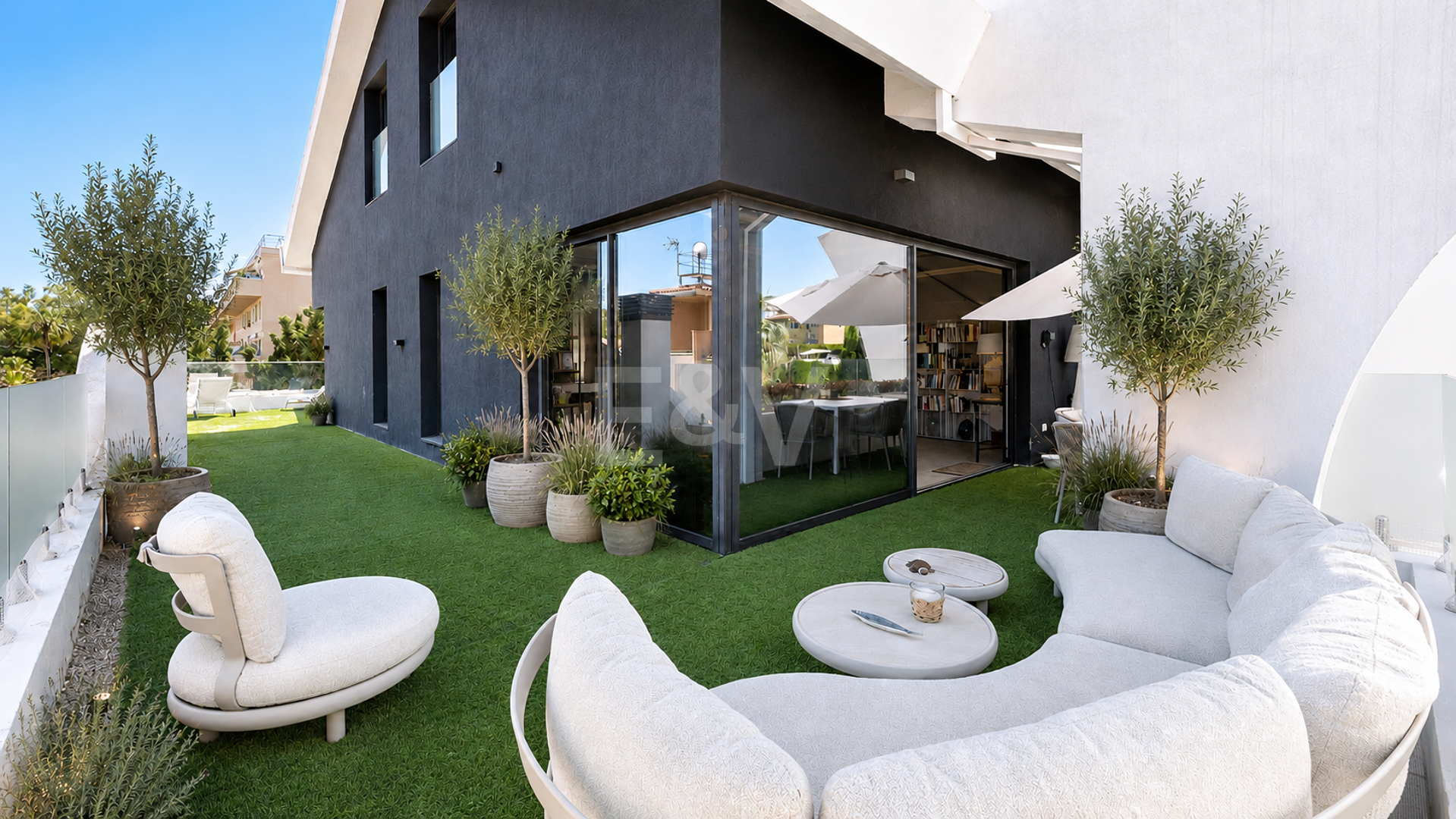 Duplex Penthouse near the Beach in Marbesa, Marbella East