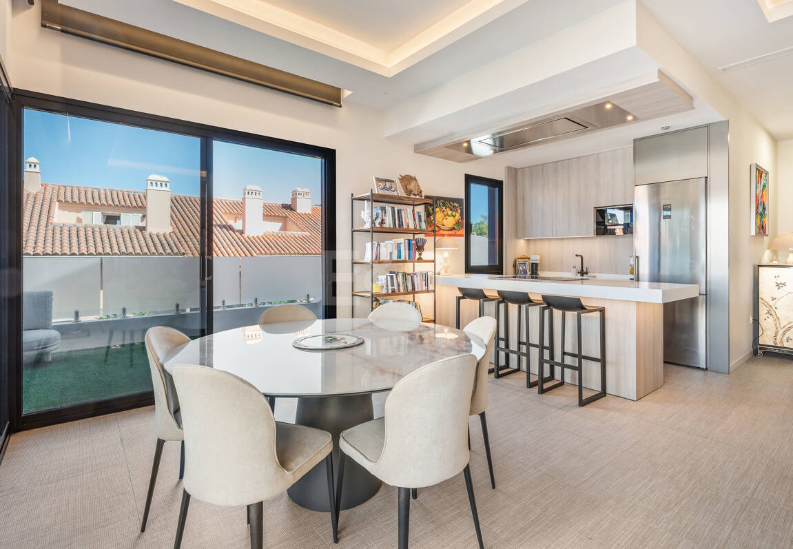 Ático Dúplex cerca de la Playa en Marbesa, Marbella Este