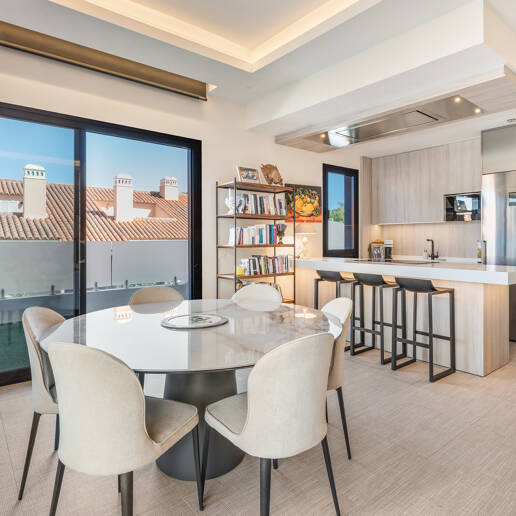 Ático Dúplex cerca de la Playa en Marbesa, Marbella Este