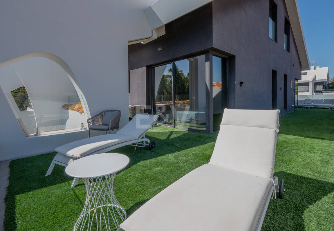 Ático Dúplex cerca de la Playa en Marbesa, Marbella Este