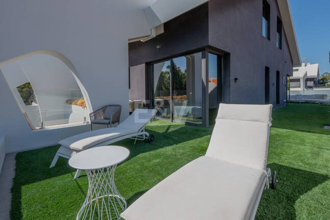 Ático Dúplex cerca de la Playa en Marbesa, Marbella Este