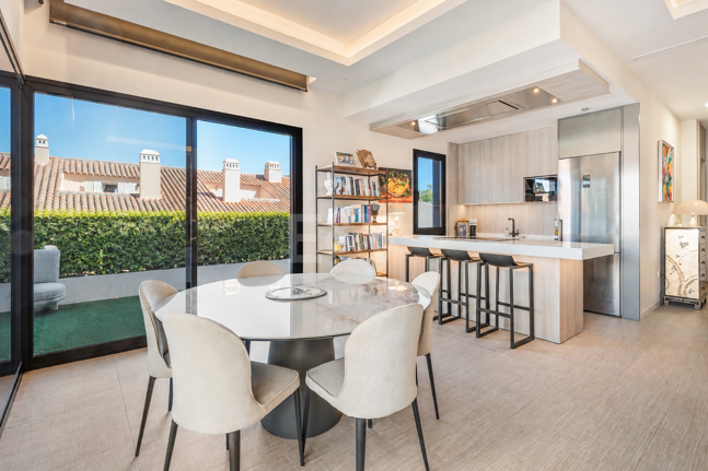 Penthouse en duplex près de la plage à Marbesa, à l'est de Marbella