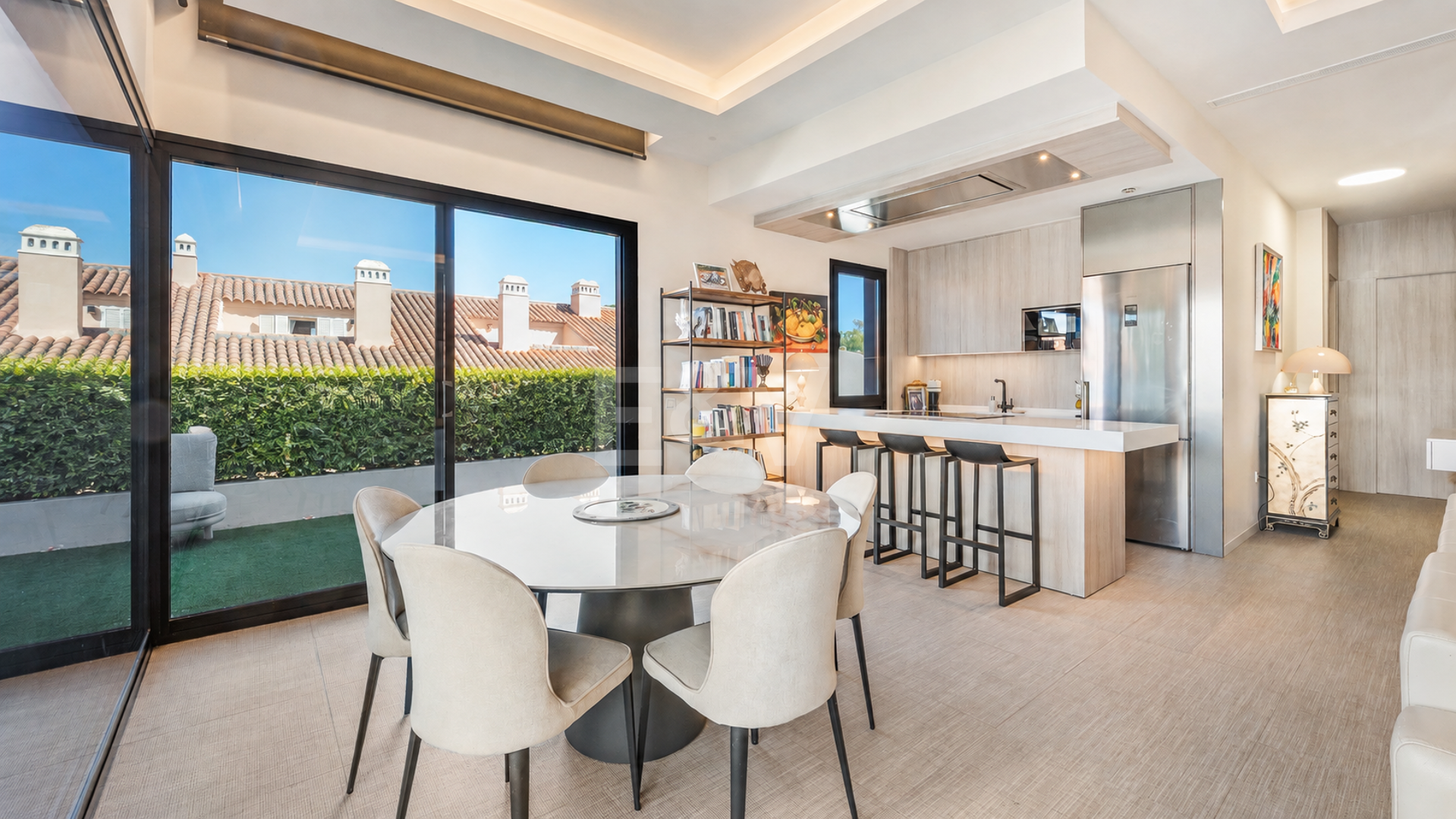 Penthouse en duplex près de la plage à Marbesa, à l'est de Marbella