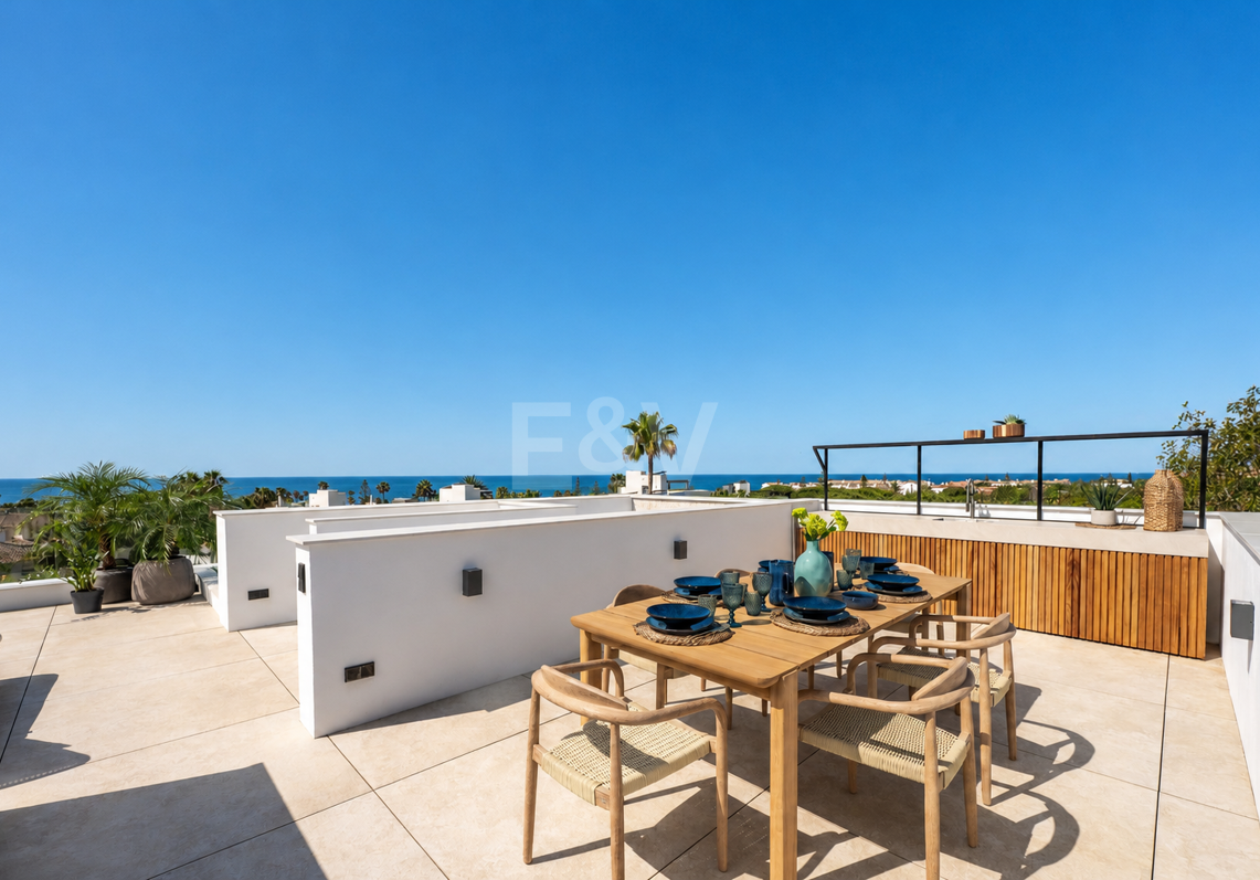 Stilvolle Villa mit Meerblick nahe dem Strand in erstklassiger Lage