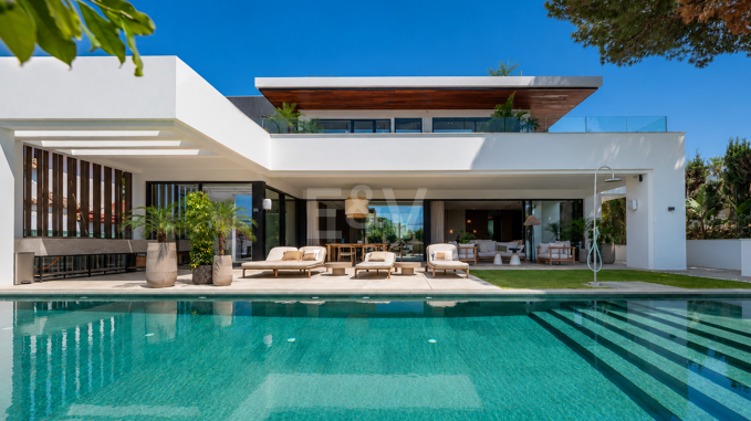 Stylish Villa with Sea Views next to the Beach in a Prime Location