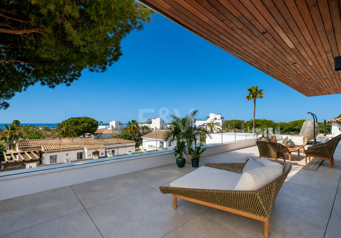 Stilvolle Villa mit Meerblick nahe dem Strand in erstklassiger Lage