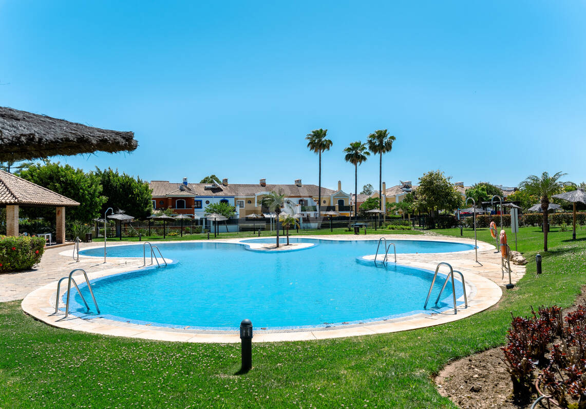 Elegant Frontline Golf Family Villa in Exclusive Gated Community