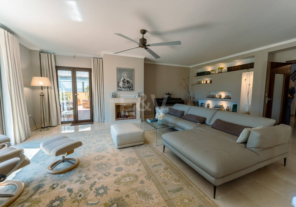 Elegant Frontline Golf Family Villa in Exclusive Gated Community