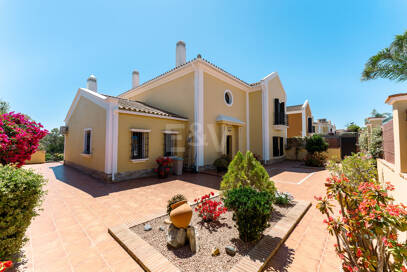 Elegant Frontline Golf Family Villa in Exclusive Gated Community