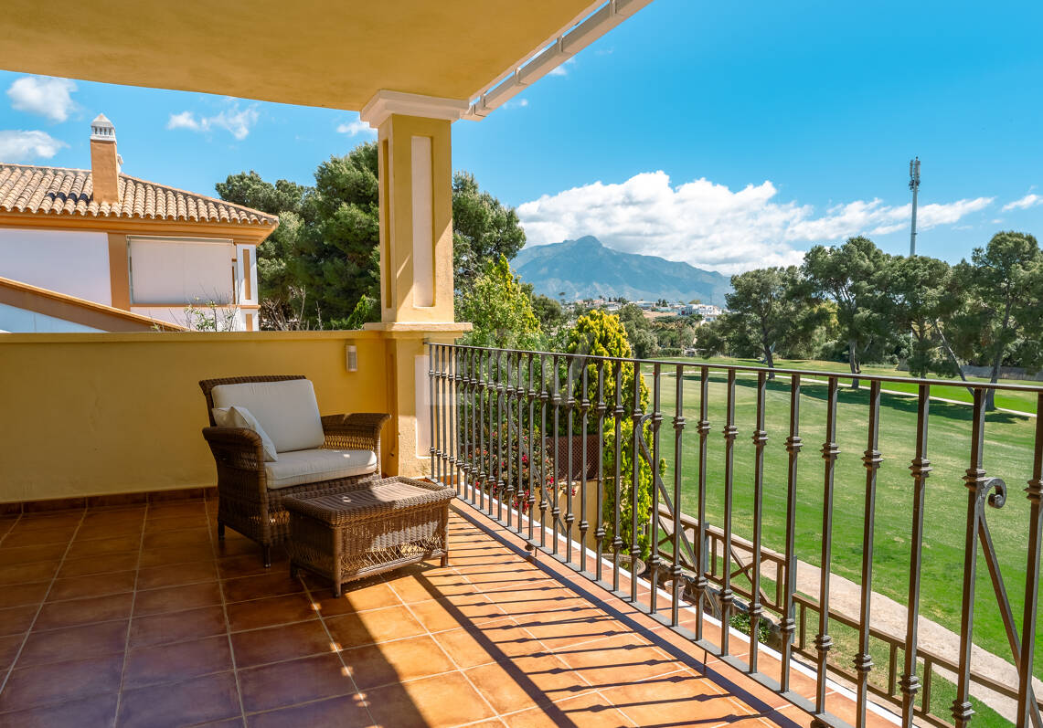Elegant Frontline Golf Family Villa in Exclusive Gated Community