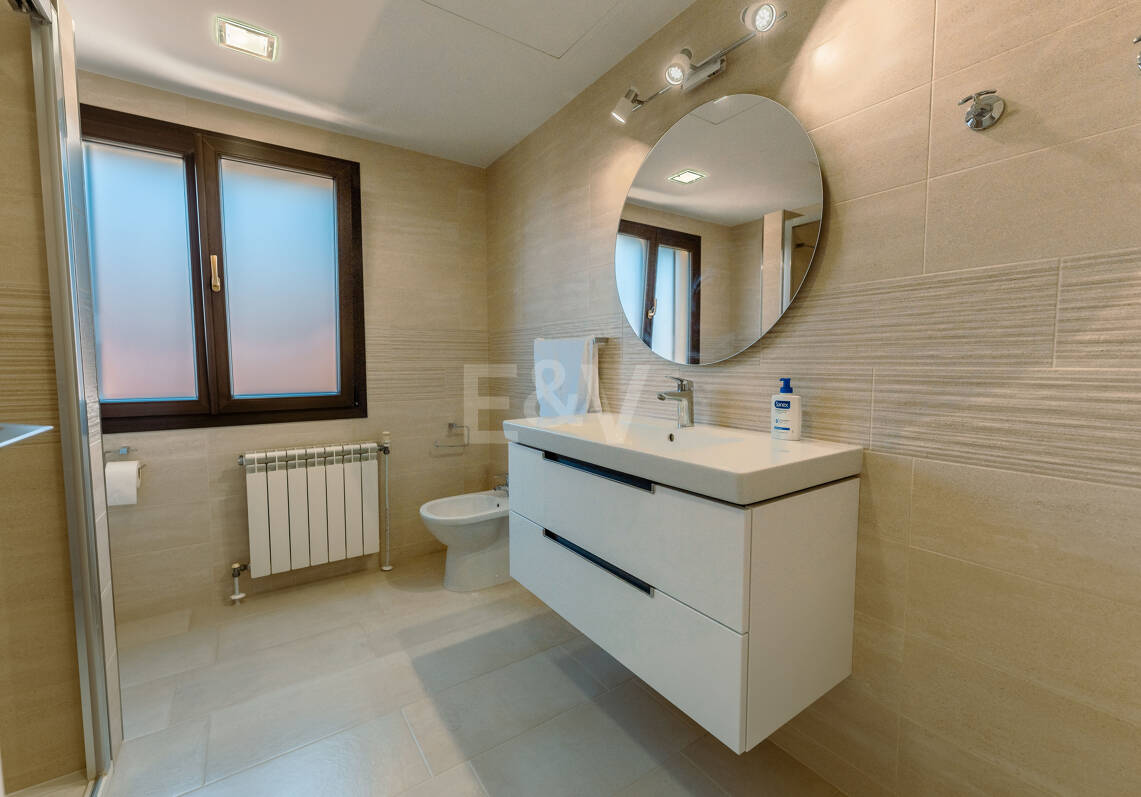 Elegant Frontline Golf Family Villa in Exclusive Gated Community