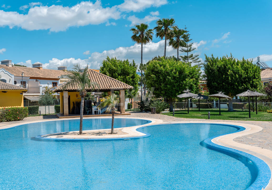 Elegant Frontline Golf Family Villa in Exclusive Gated Community