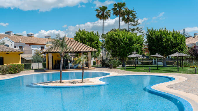 Elegante Golf-Familienvilla in exklusiver, abgeschlossener Wohnanlage