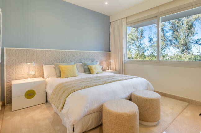 Luxuriöse Wohnung an der Goldenen Meile in La Trinidad mit Meer- und Bergblick