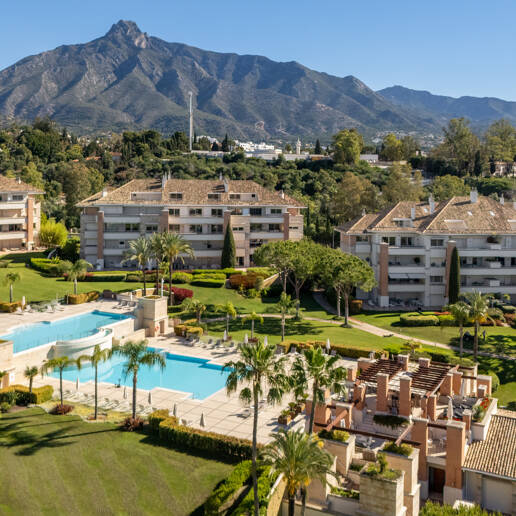 Luxuriöse Wohnung an der Goldenen Meile in La Trinidad mit Meer- und Bergblick