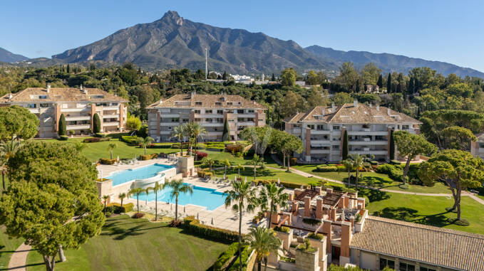 Luxurious Golden Mile Apartment in La Trinidad with Sea and Mountain Views