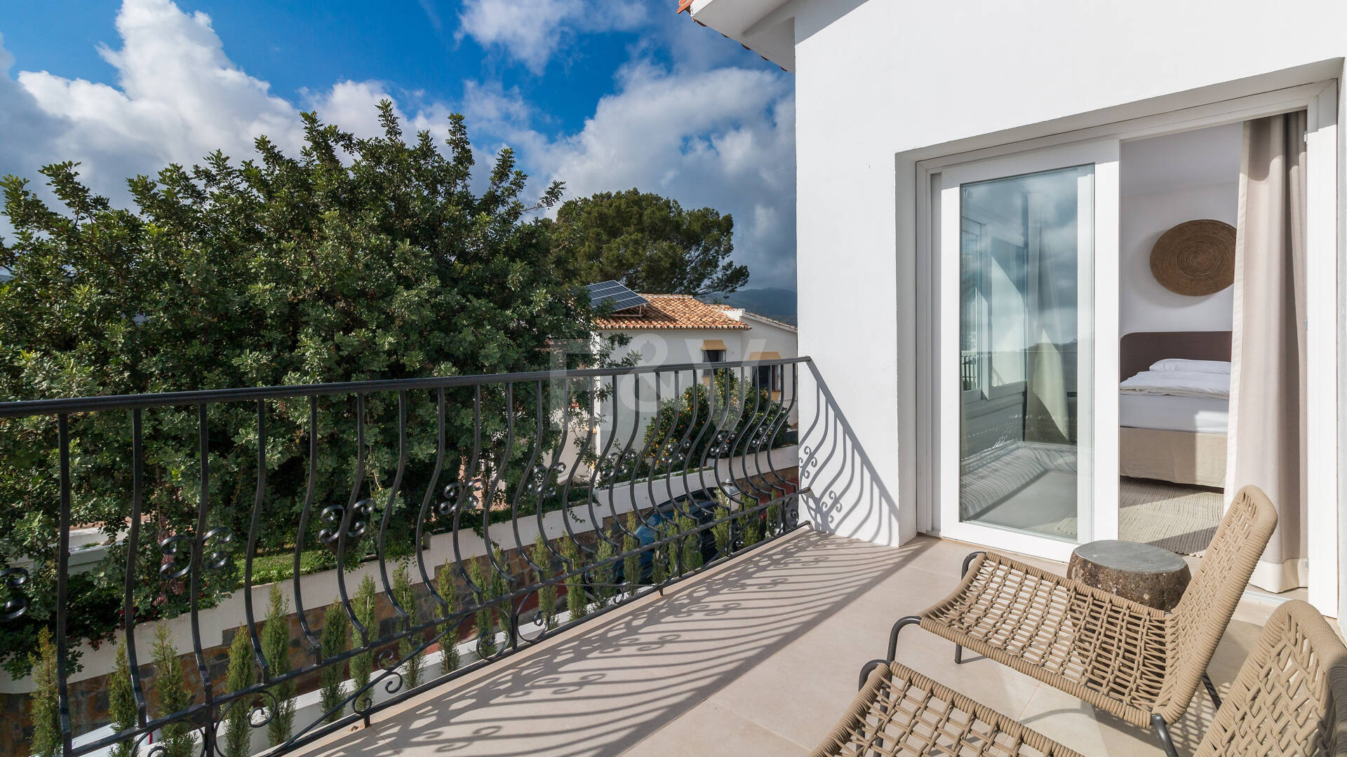 Stilvoll Gestaltetes Zuhause mit Beeindruckendem Panoramablick und Touristenlizenz