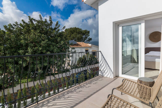 Stilvoll Gestaltetes Zuhause mit Beeindruckendem Panoramablick und Touristenlizenz