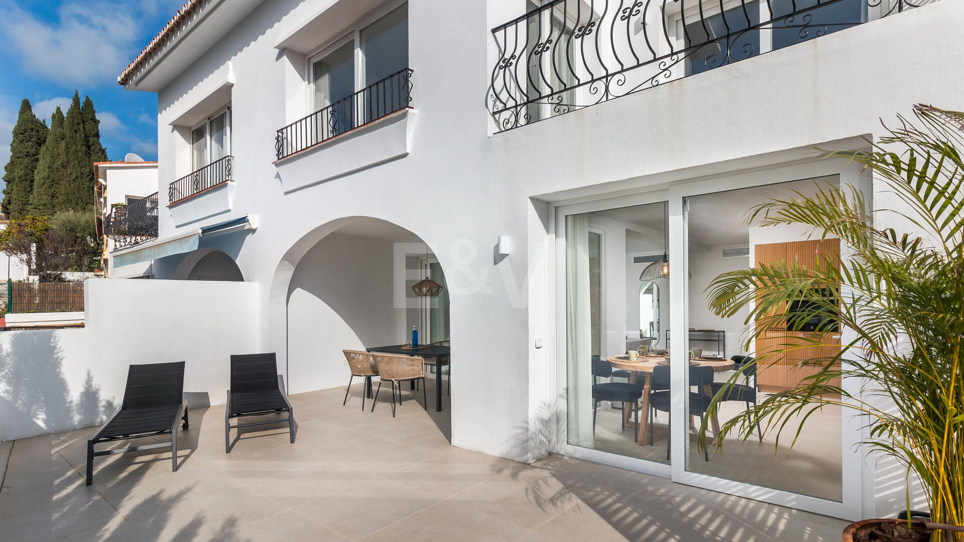 Stilvoll Gestaltetes Zuhause mit Beeindruckendem Panoramablick und Touristenlizenz