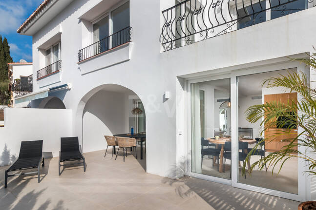 Stilvoll Gestaltetes Zuhause mit Beeindruckendem Panoramablick und Touristenlizenz