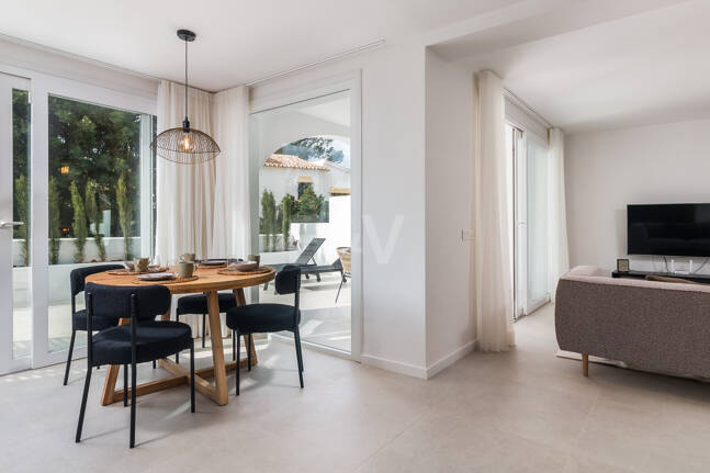 Stilvoll Gestaltetes Zuhause mit Beeindruckendem Panoramablick und Touristenlizenz