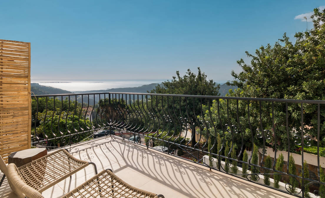 Stilvoll Gestaltetes Zuhause mit Beeindruckendem Panoramablick und Touristenlizenz