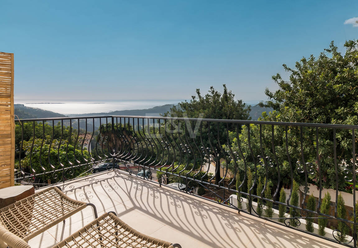 Stilvoll Gestaltetes Zuhause mit Beeindruckendem Panoramablick und Touristenlizenz