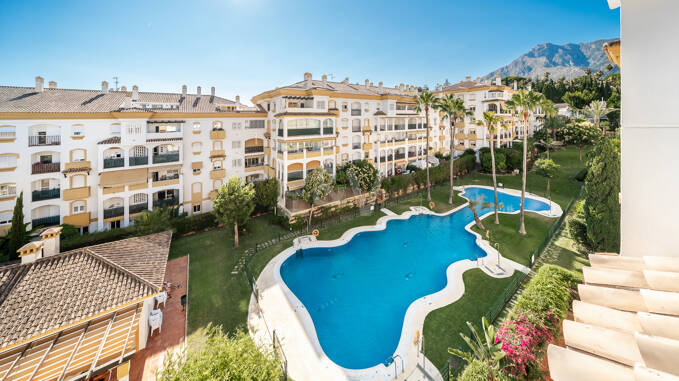 Ático dúplex con hermosa vista al mar en la Milla de Oro de Marbella
