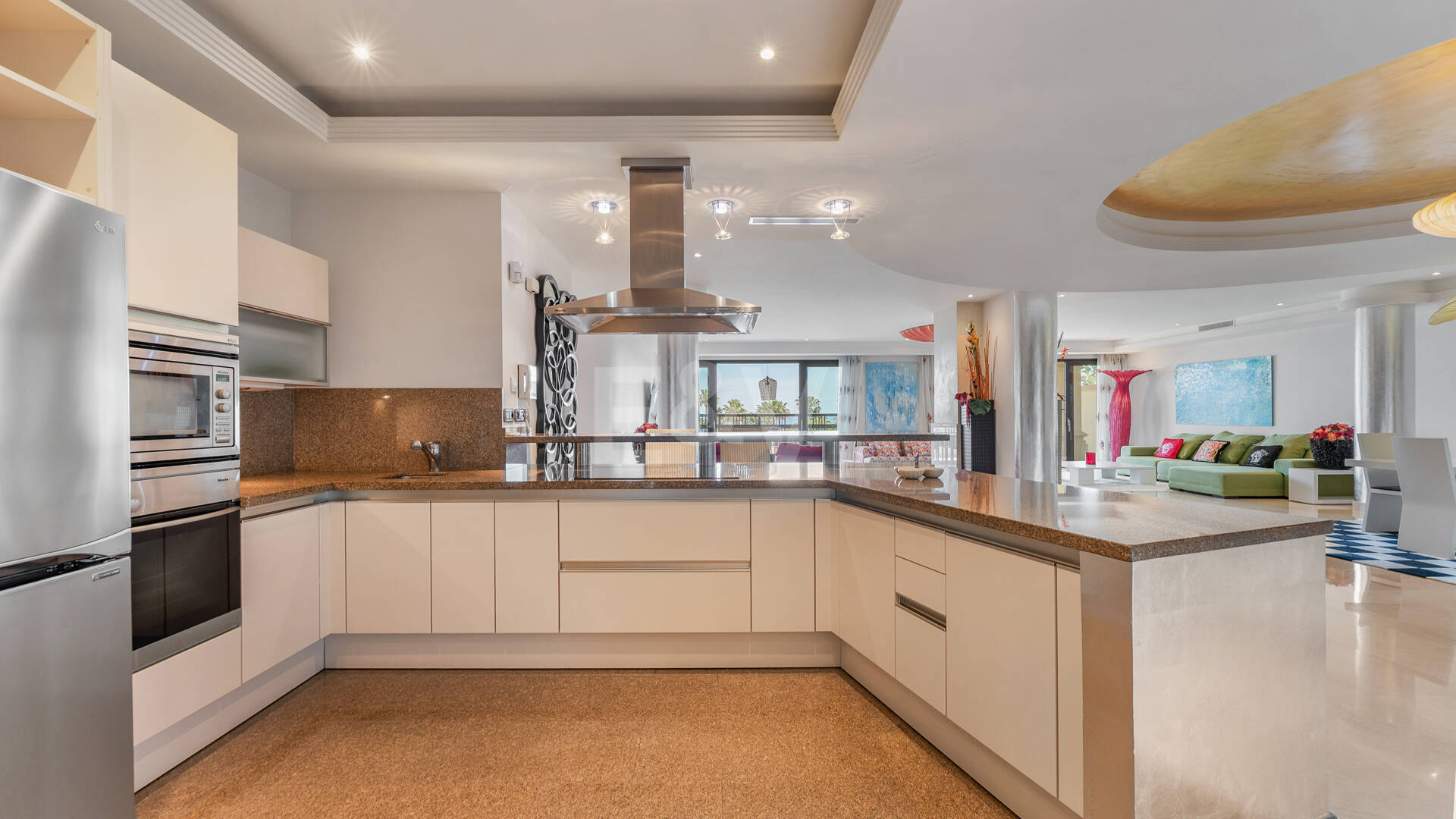Luxury Frontline Beach Apartment in Laguna de Banús with Panoramic Sea Views