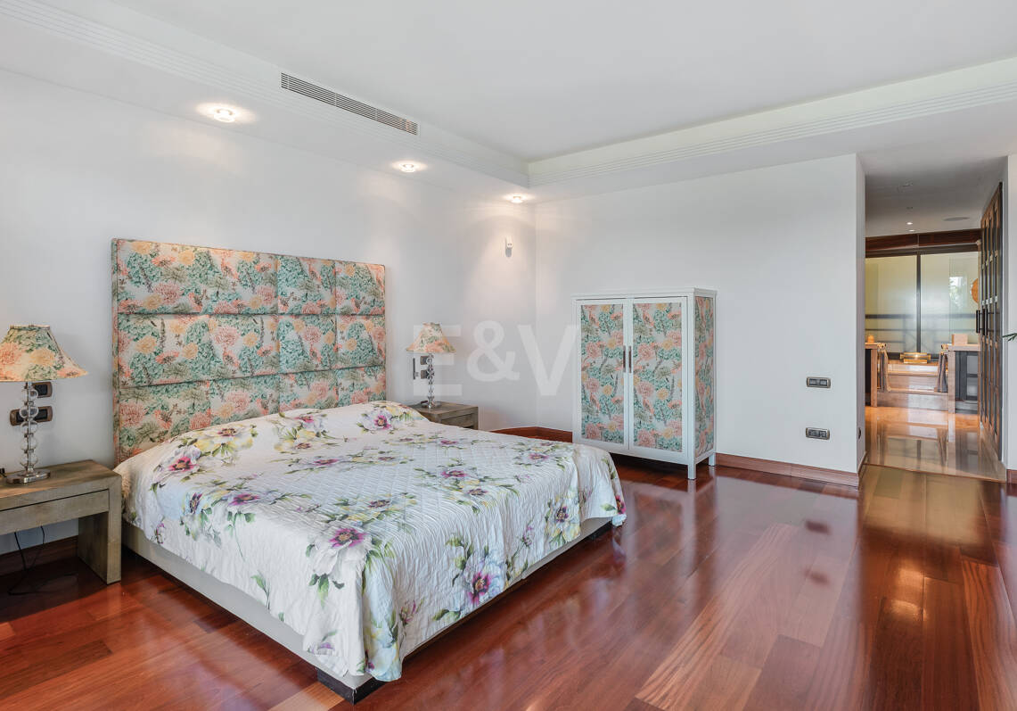 Luxus-Strandapartment in erster Reihe in Laguna de Banús mit Panoramablick aufs Meer