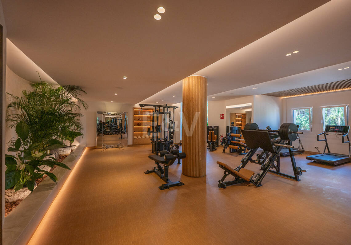 Luxus-Strandapartment in erster Reihe in Laguna de Banús mit Panoramablick aufs Meer