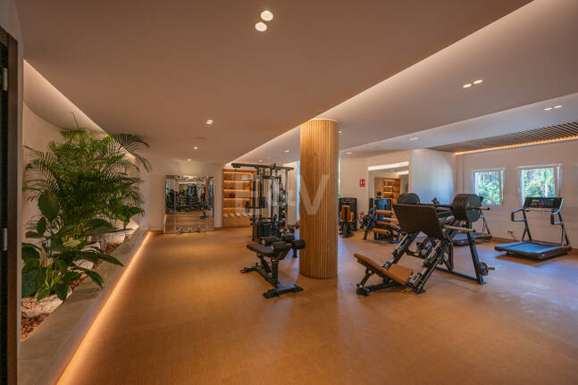 Luxus-Strandapartment in erster Reihe in Laguna de Banús mit Panoramablick aufs Meer