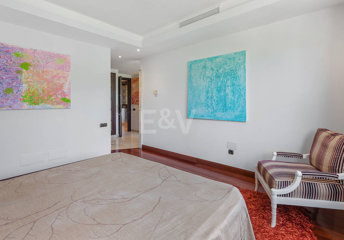 Luxus-Strandapartment in erster Reihe in Laguna de Banús mit Panoramablick aufs Meer