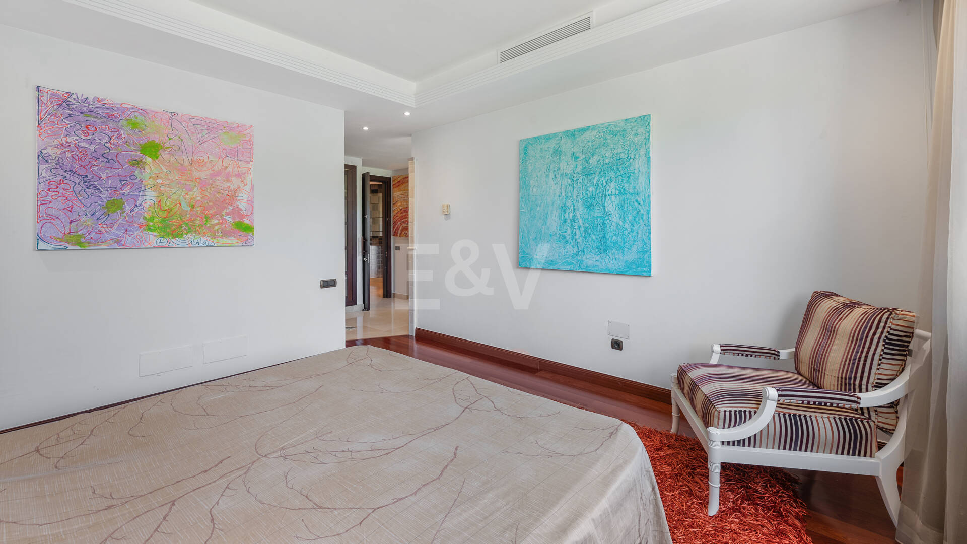 Luxury Frontline Beach Apartment in Laguna de Banús with Panoramic Sea Views