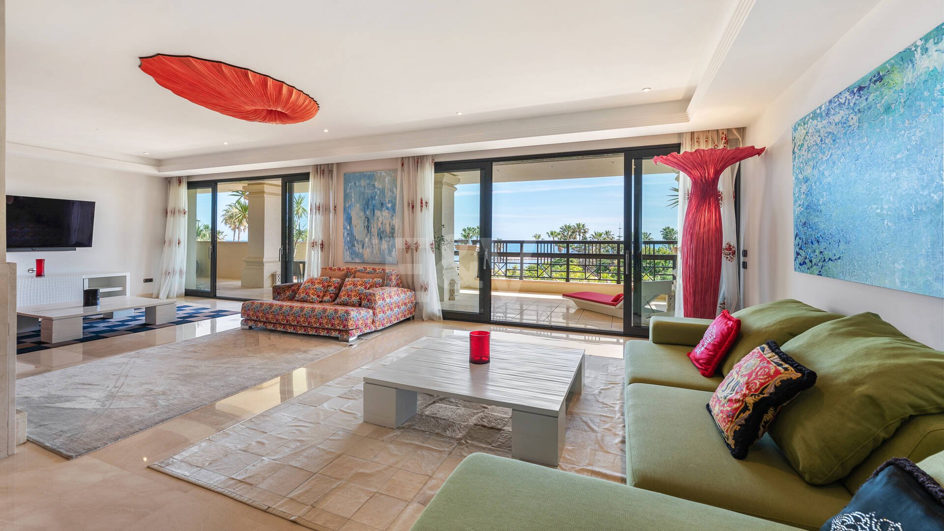 Luxury Frontline Beach Apartment in Laguna de Banús with Panoramic Sea Views