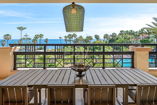 Luxury Frontline Beach Apartment in Laguna de Banús with Panoramic Sea Views