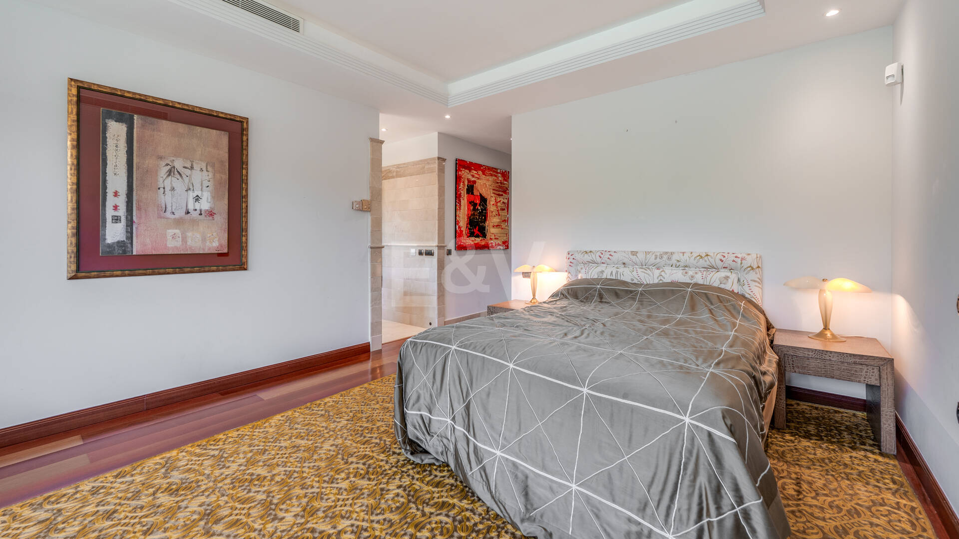 Luxury Frontline Beach Apartment in Laguna de Banús with Panoramic Sea Views