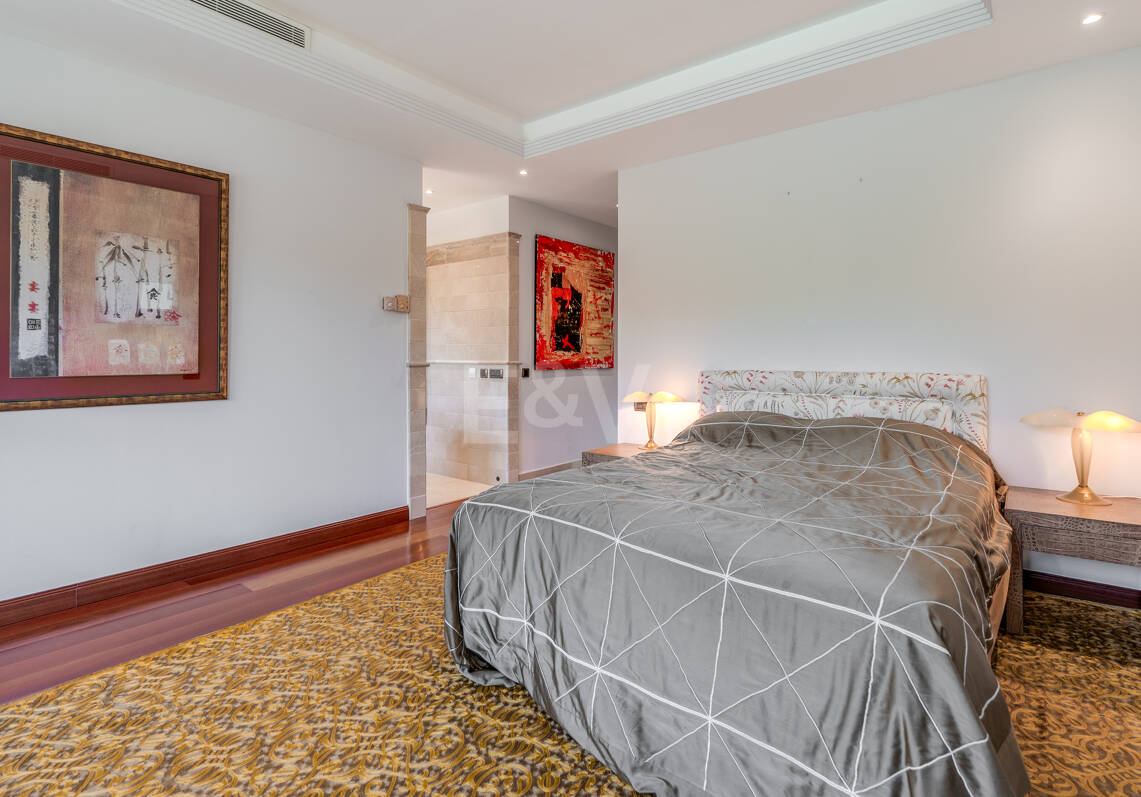 Luxus-Strandapartment in erster Reihe in Laguna de Banús mit Panoramablick aufs Meer