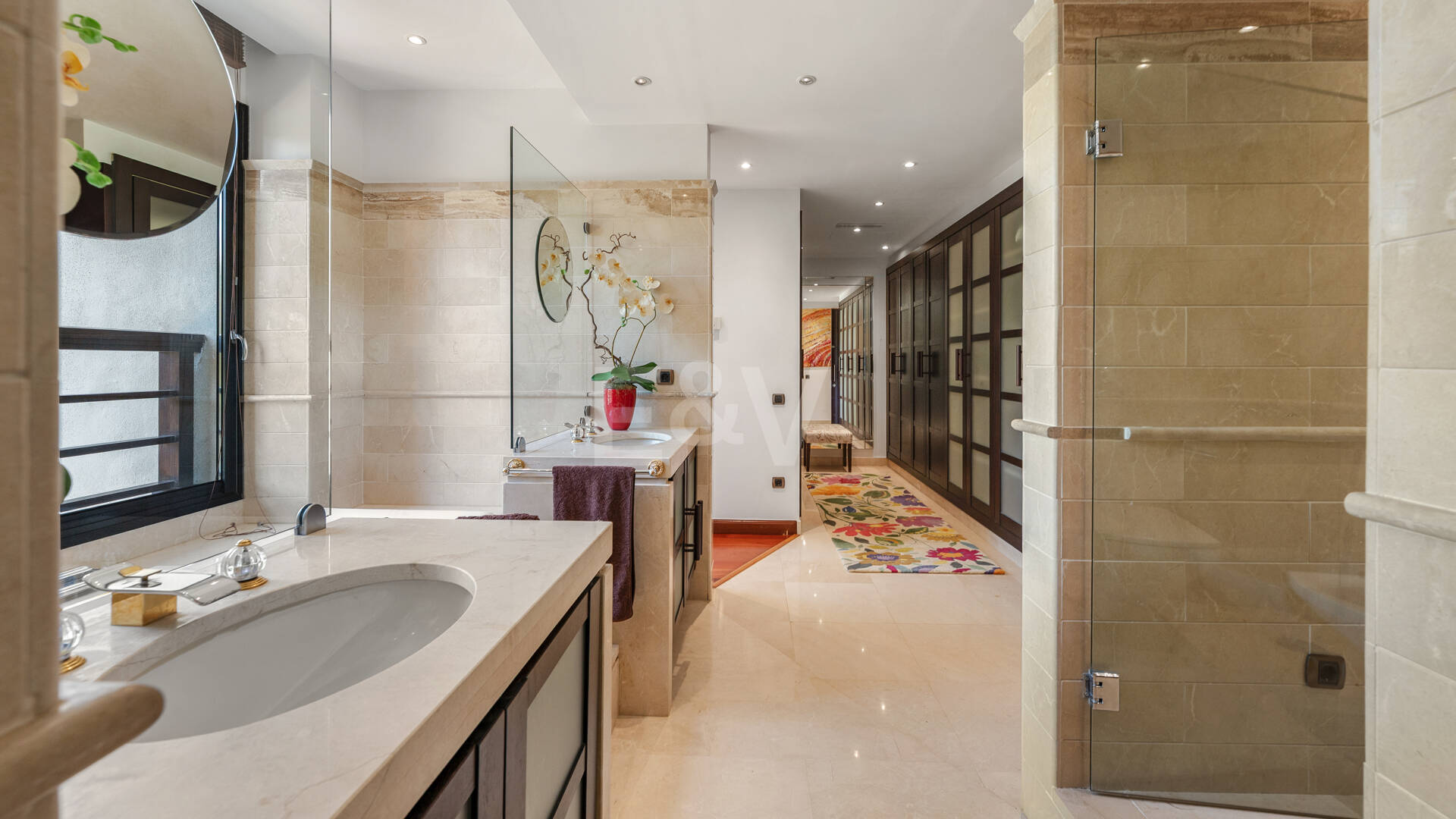 Luxury Frontline Beach Apartment in Laguna de Banús with Panoramic Sea Views