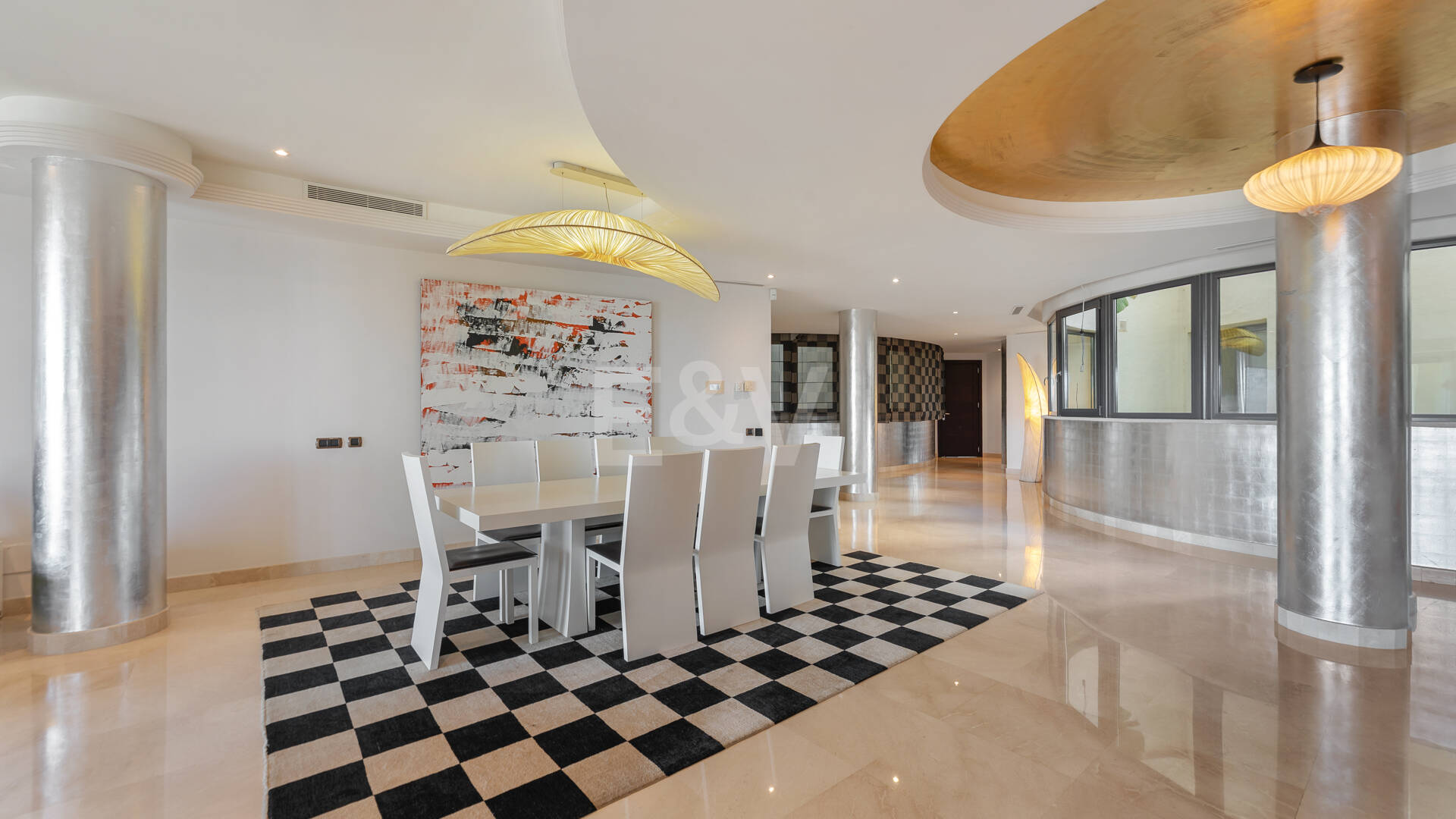 Luxury Frontline Beach Apartment in Laguna de Banús with Panoramic Sea Views