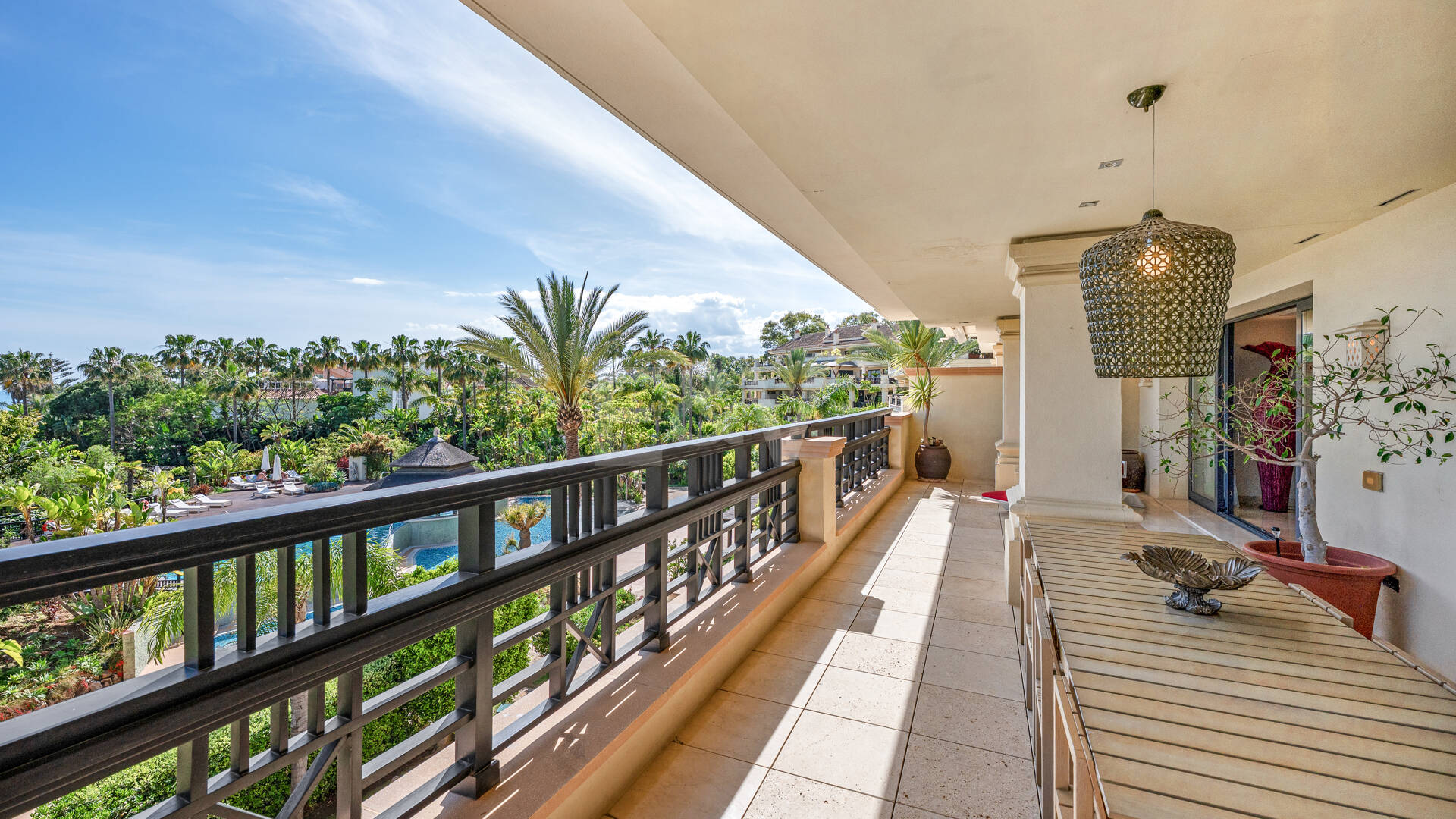 Luxury Frontline Beach Apartment in Laguna de Banús with Panoramic Sea Views