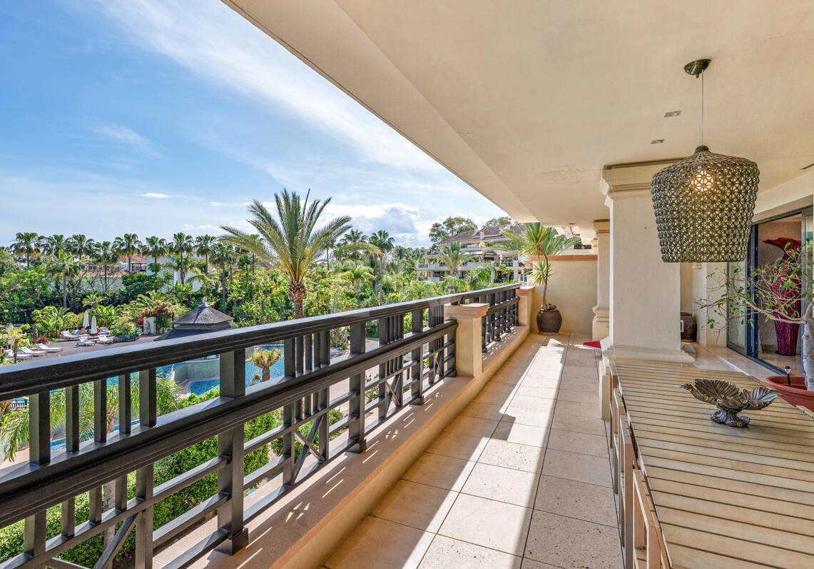 Luxus-Strandapartment in erster Reihe in Laguna de Banús mit Panoramablick aufs Meer