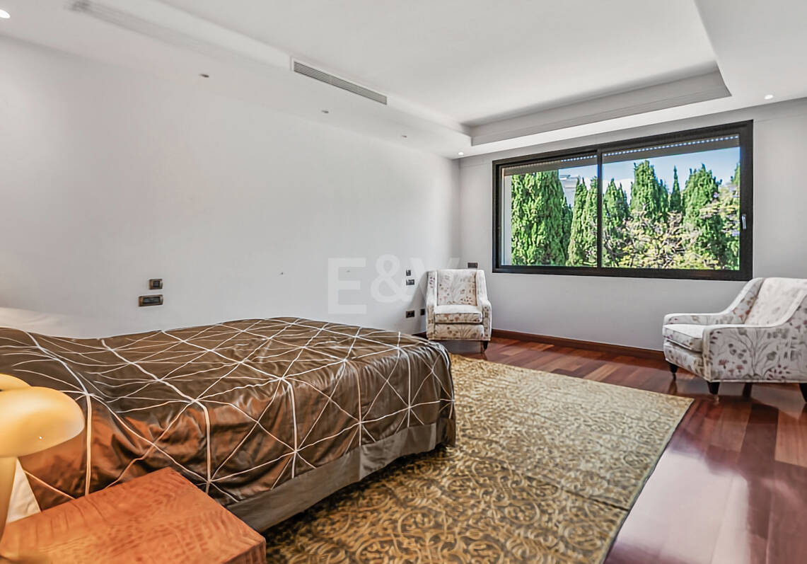 Luxus-Strandapartment in erster Reihe in Laguna de Banús mit Panoramablick aufs Meer