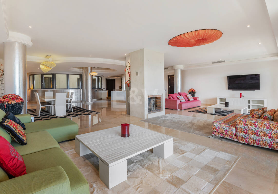 Luxus-Strandapartment in erster Reihe in Laguna de Banús mit Panoramablick aufs Meer