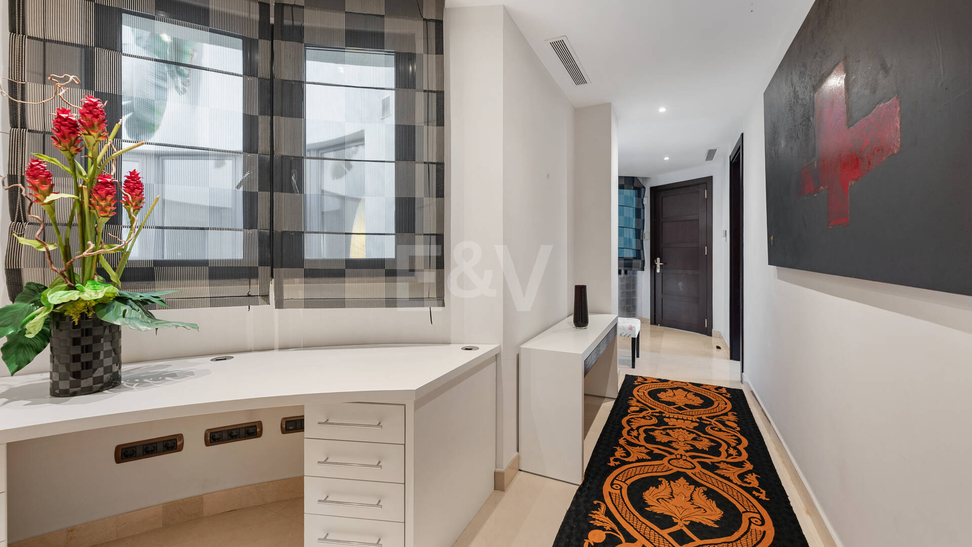 Luxury Frontline Beach Apartment in Laguna de Banús with Panoramic Sea Views