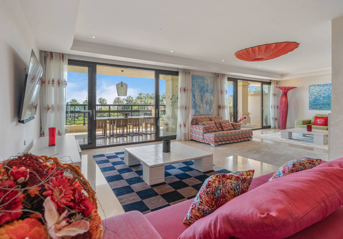 Luxus-Strandapartment in erster Reihe in Laguna de Banús mit Panoramablick aufs Meer