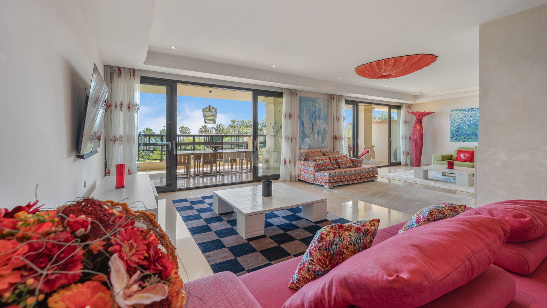 Luxury Frontline Beach Apartment in Laguna de Banús with Panoramic Sea Views