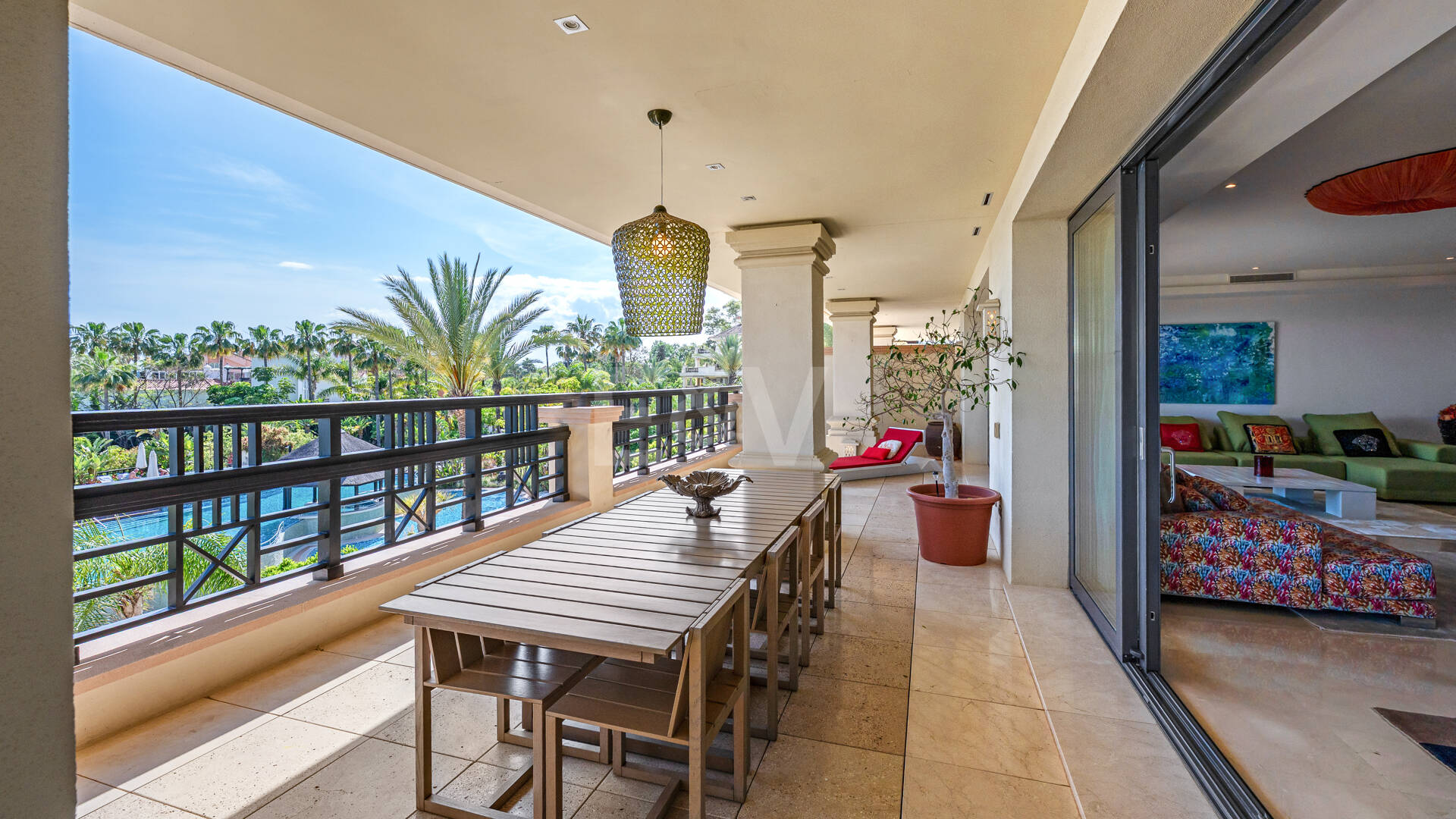 Luxury Frontline Beach Apartment in Laguna de Banús with Panoramic Sea Views