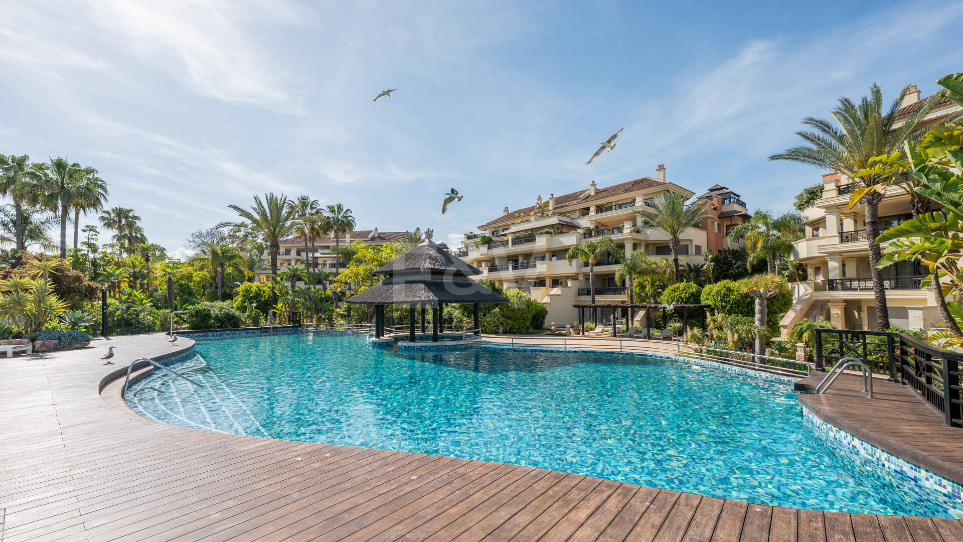 Luxury Frontline Beach Apartment in Laguna de Banús with Panoramic Sea Views