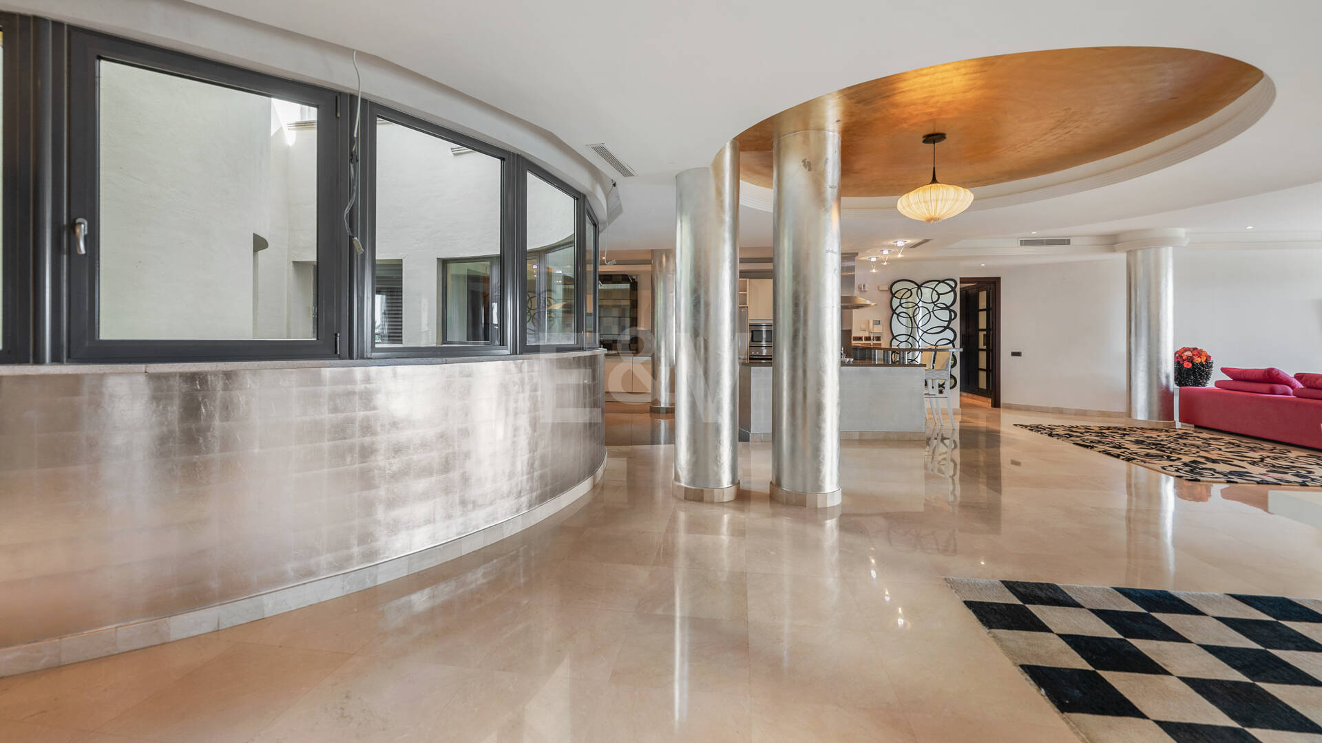Luxury Frontline Beach Apartment in Laguna de Banús with Panoramic Sea Views